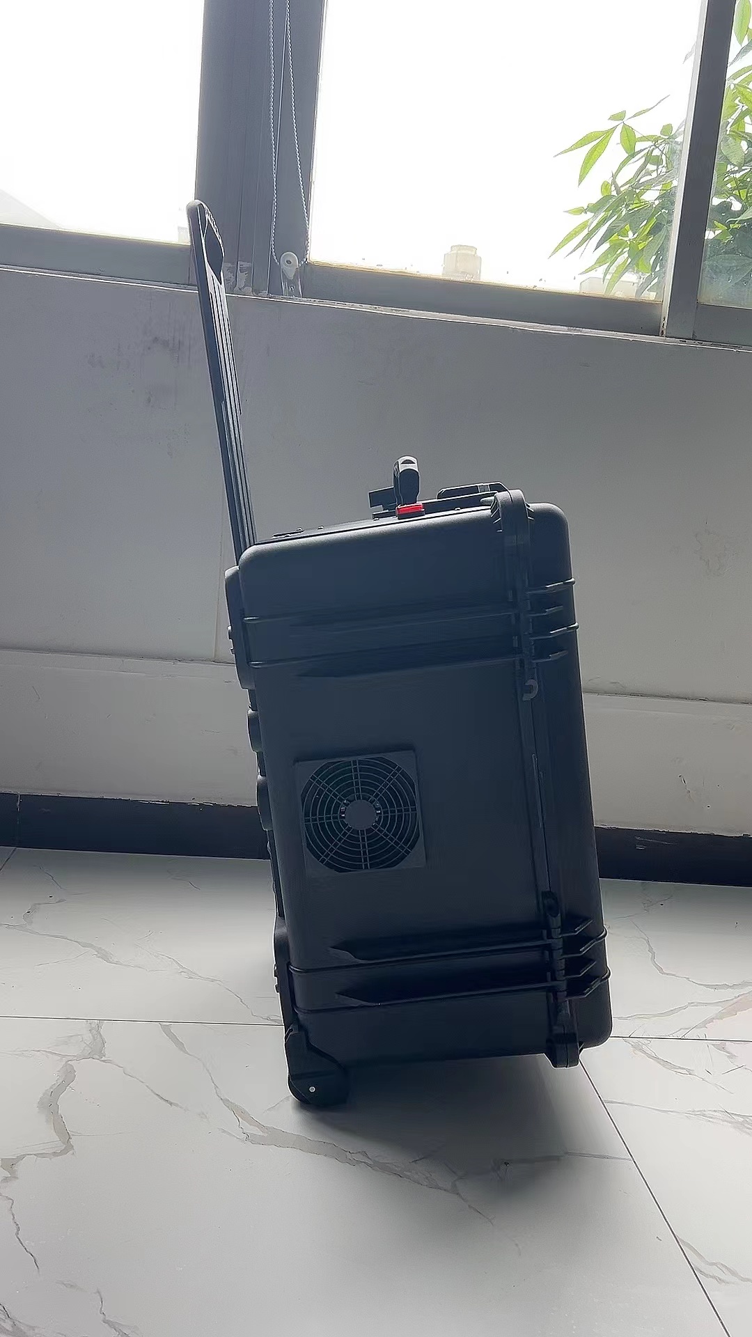 红旗手拉箱型移动通信干扰器